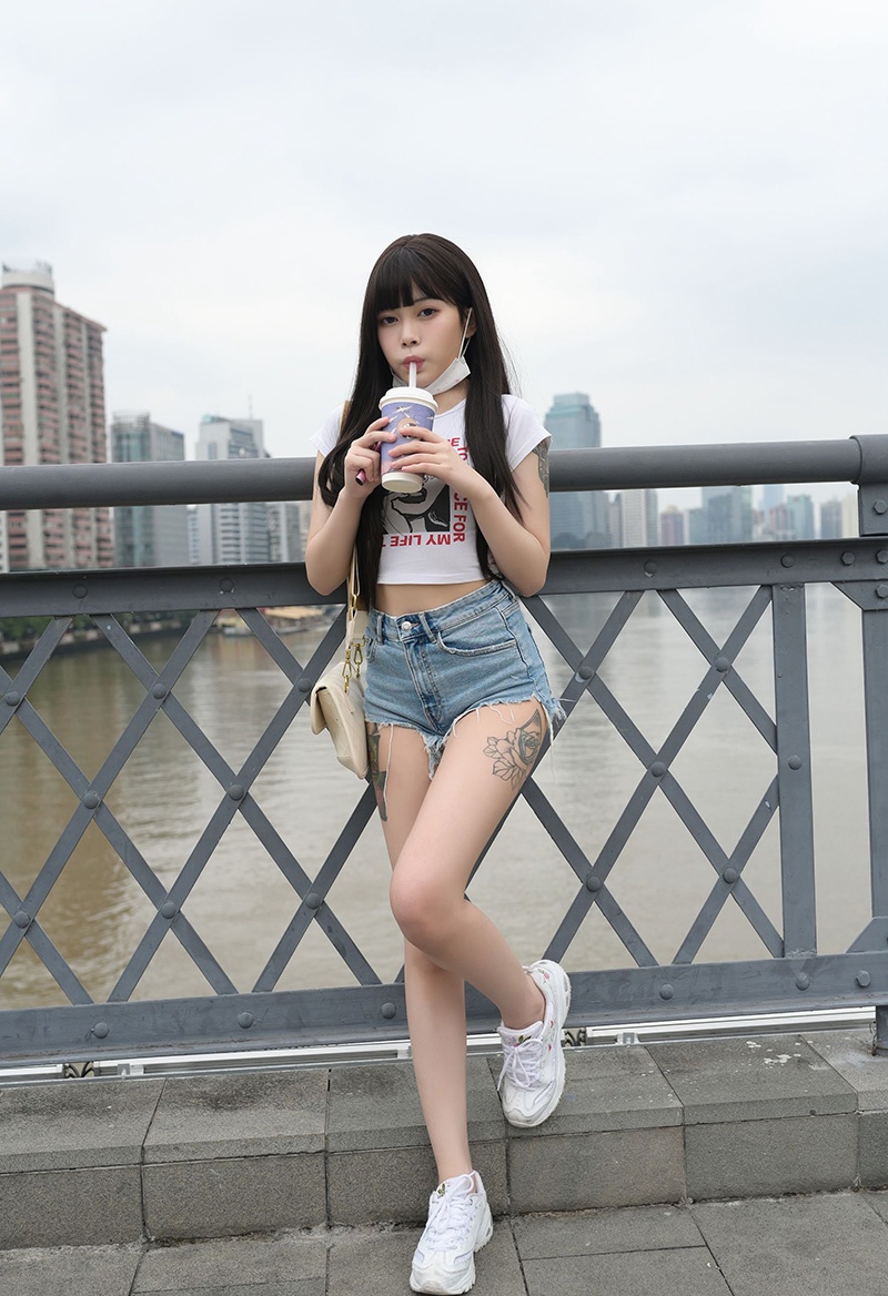 451.热裤小妹图片视频预览图 4