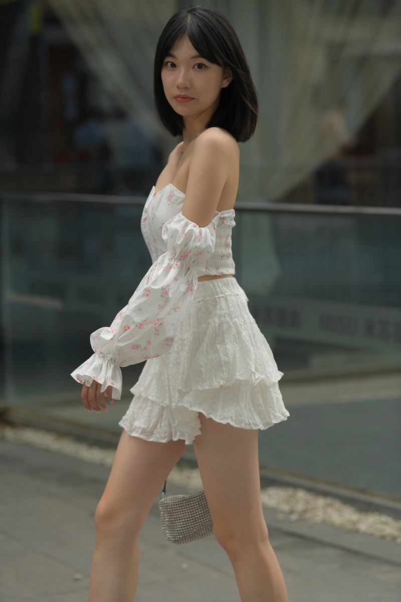 753.白裙女孩图片视频预览图 2