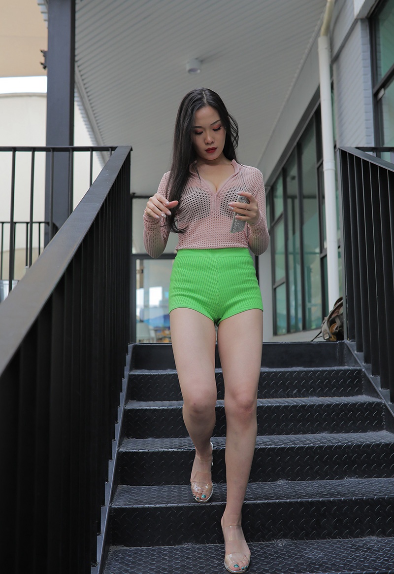 297.不愿放手[无水印精品]图片视频预览图 3