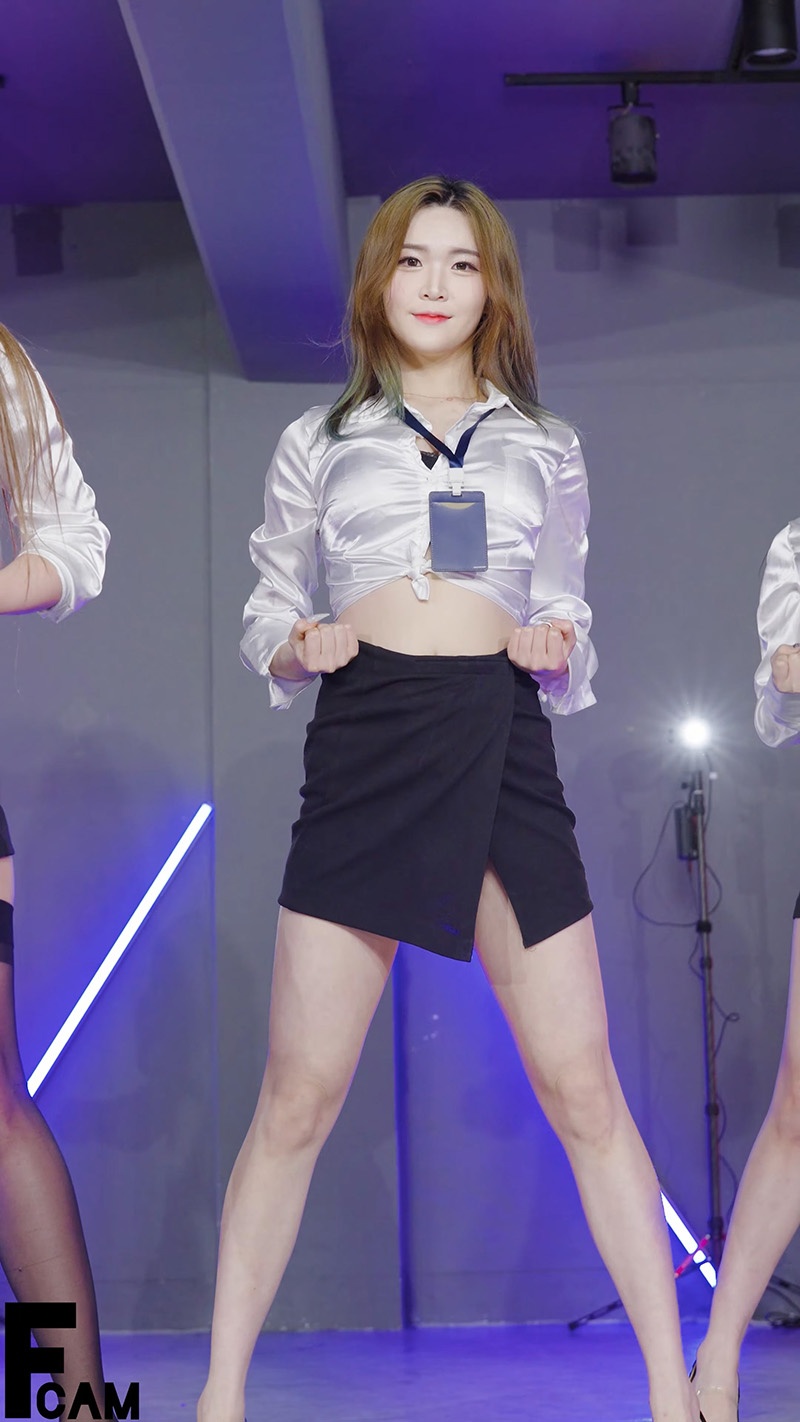 韩国女团Girlcrush Hayun翘臀热舞预览图 2