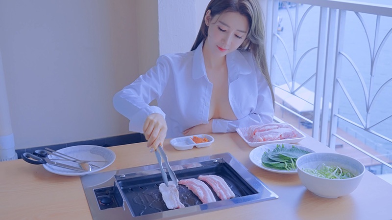 韩国美女为你烤肉