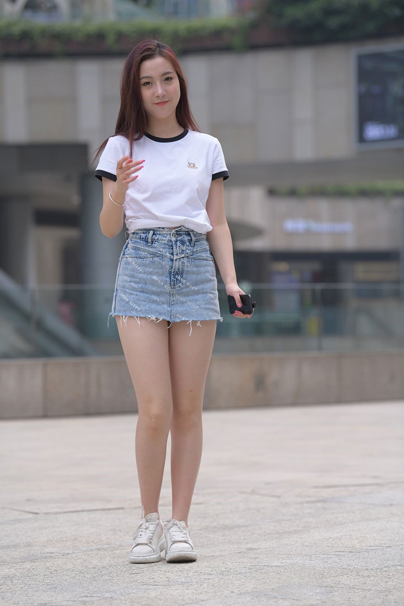 741.蓝色牛仔热裤美女图片视频预览图 2
