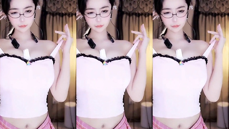 网易CC139小燃燃JK服抖臀抖胸热舞预览图 2