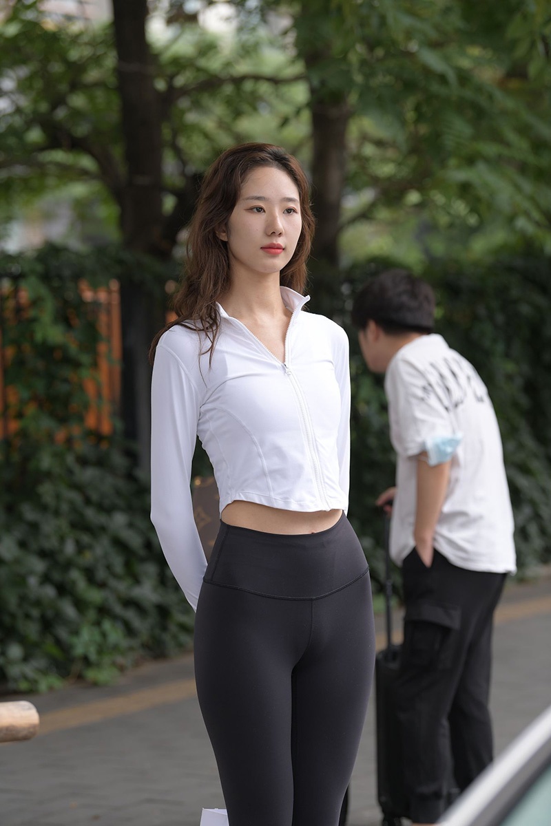 832.黑色瑜伽裤运动系高挑美女图片视频预览图 2