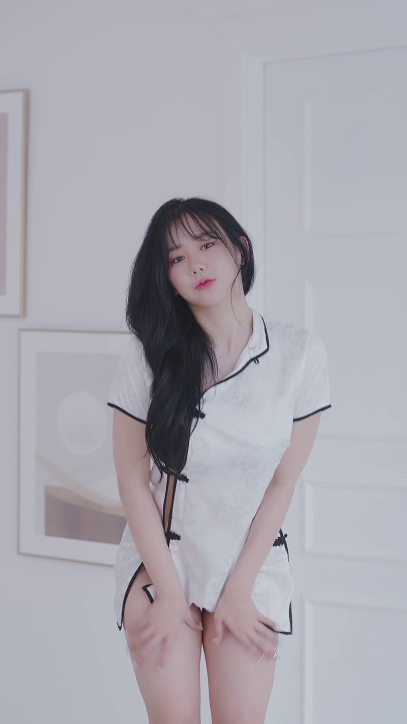 lookbook竖版拍摄Judy白色旗袍内衣拍摄现场