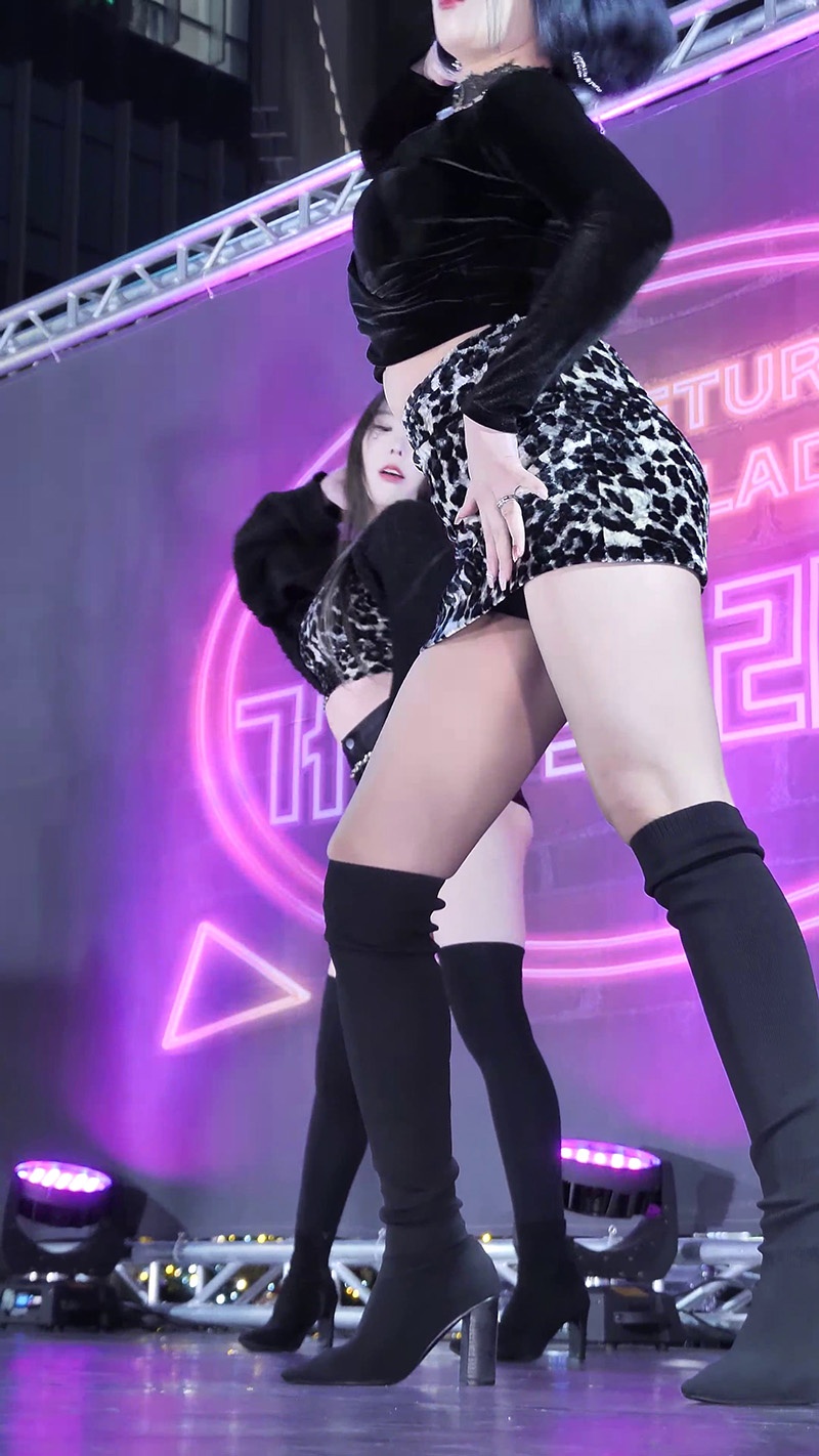 韩国女团Girlcrush Jia Taeri Bomi豹纹短裙预览图 2