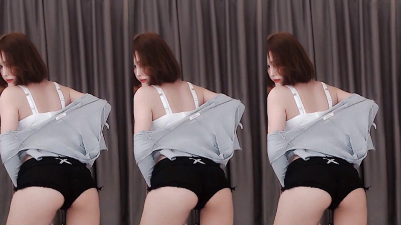 网易cc乔巴音翘臀热裤抖臀热舞