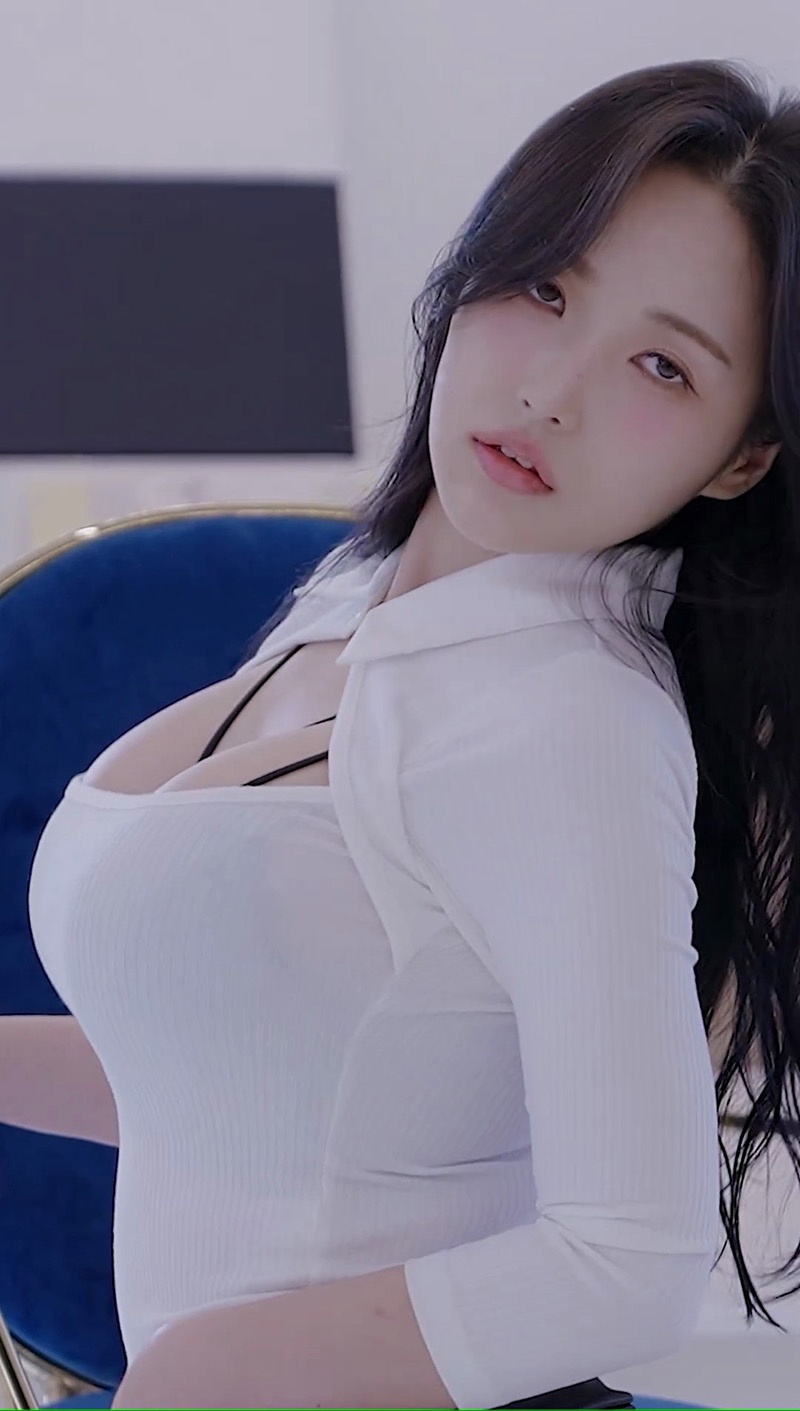 Lookbook时装秀模特妍花yeonhwa办公室丝袜包臀裙+丝滑睡衣换装预览图 3