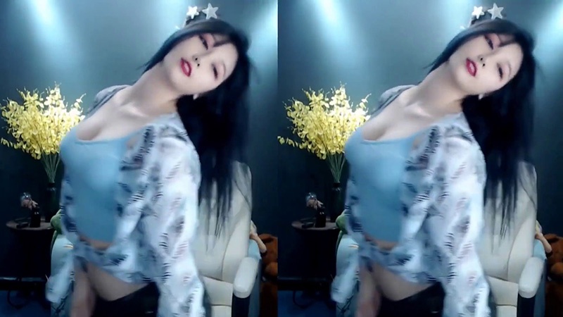 斗鱼小小小奶绮黑丝性感慢舞预览图 2