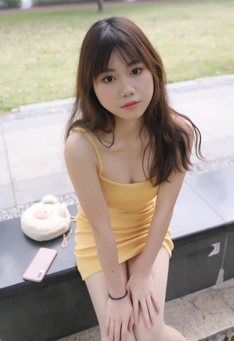 F165.黄色短裙妹子图片视频预览图 3