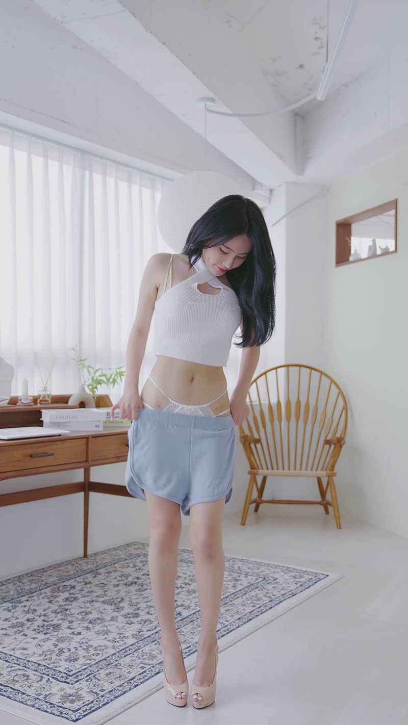 Lookbook时装秀模特尹瑞琳Seorin Yoon&李那贤Lee Dayeon换装4则预览图 2