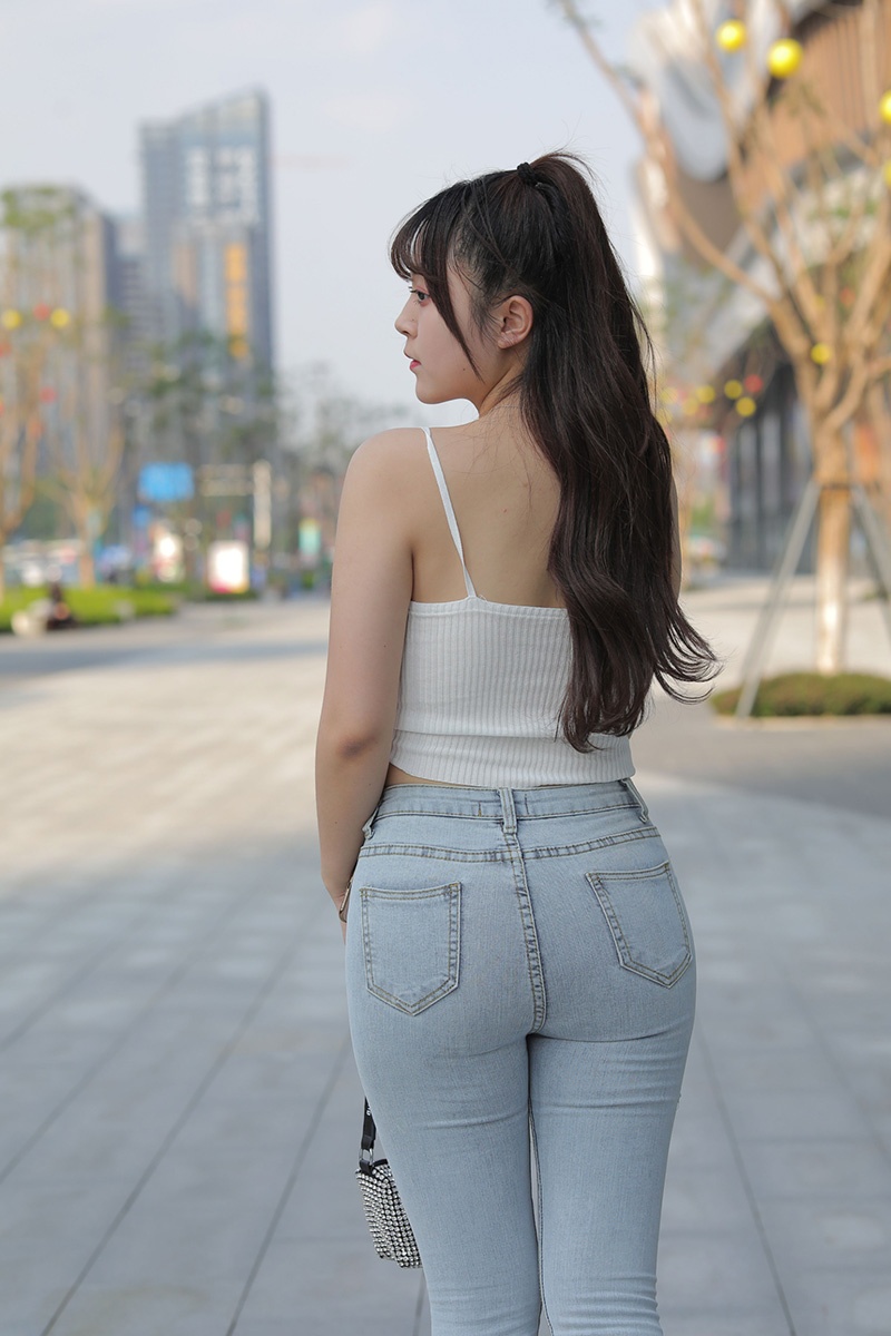 416.丰腴的紧牛美女图片视频预览图 2