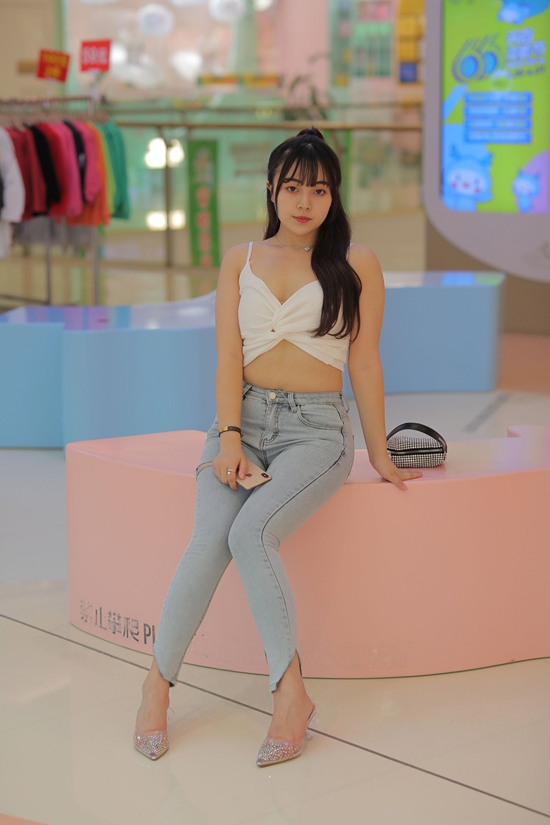 416.丰腴的紧牛美女图片视频预览图 3