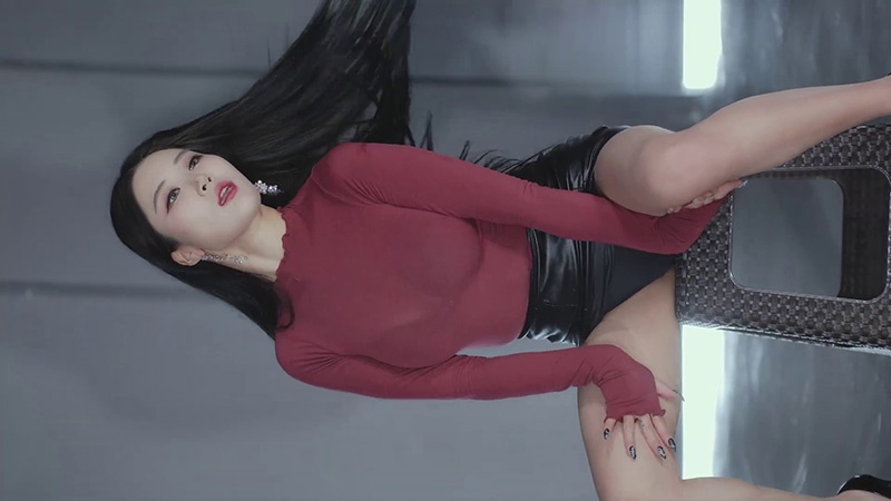 韩国女团Girl Crush波美(BoMi)-Rollin红色微透视黑色皮裙热舞预览图 2