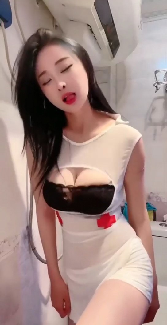 230710快手主播男王定制抖胸短视频