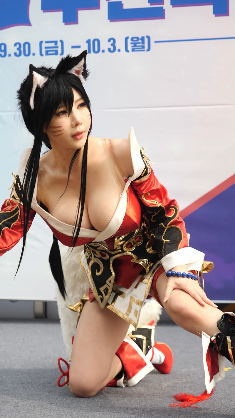 2022国际漫画节宋珠儿近距拍摄Cosplay九尾妖狐拍照时间预览图 3