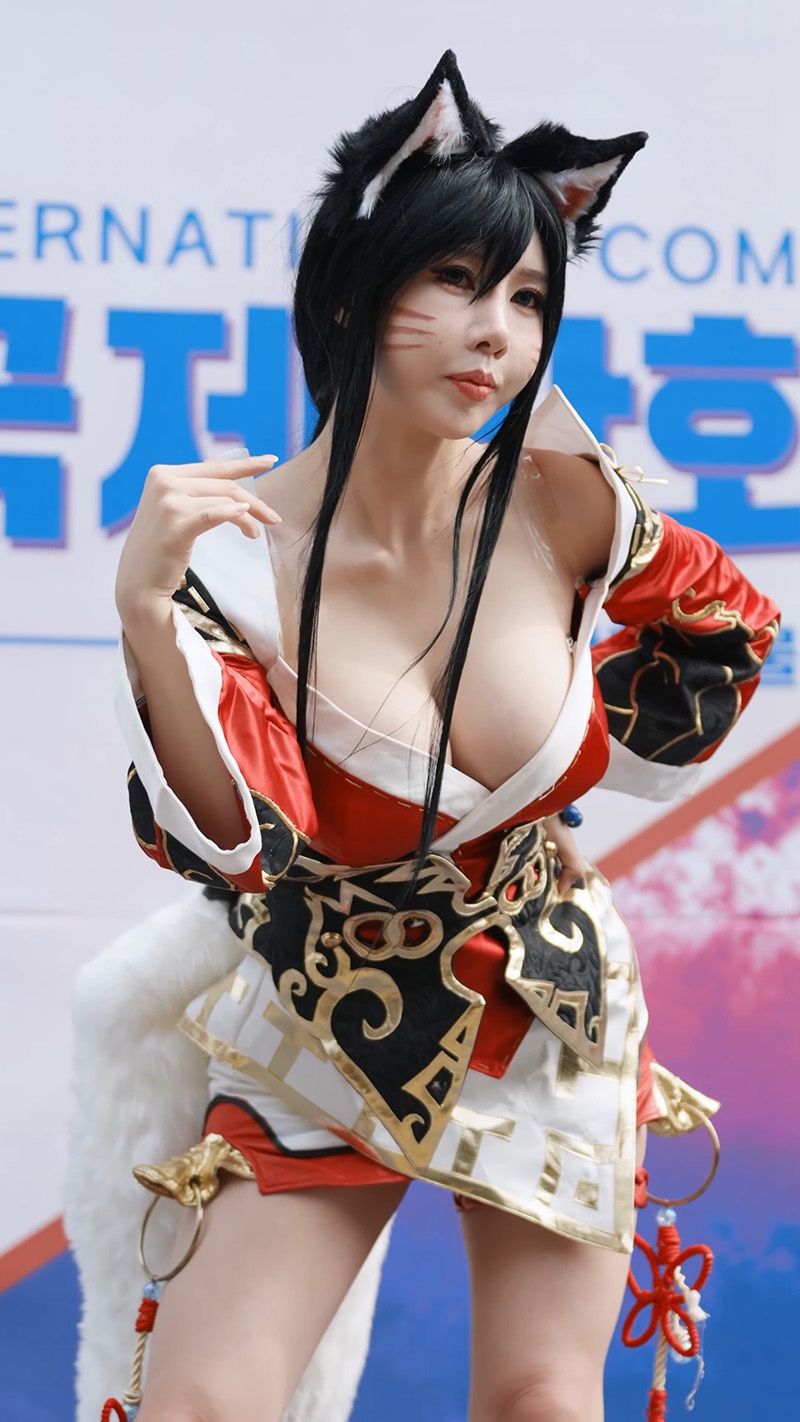 2022国际漫画节宋珠儿近距拍摄Cosplay九尾妖狐拍照时间预览图 4
