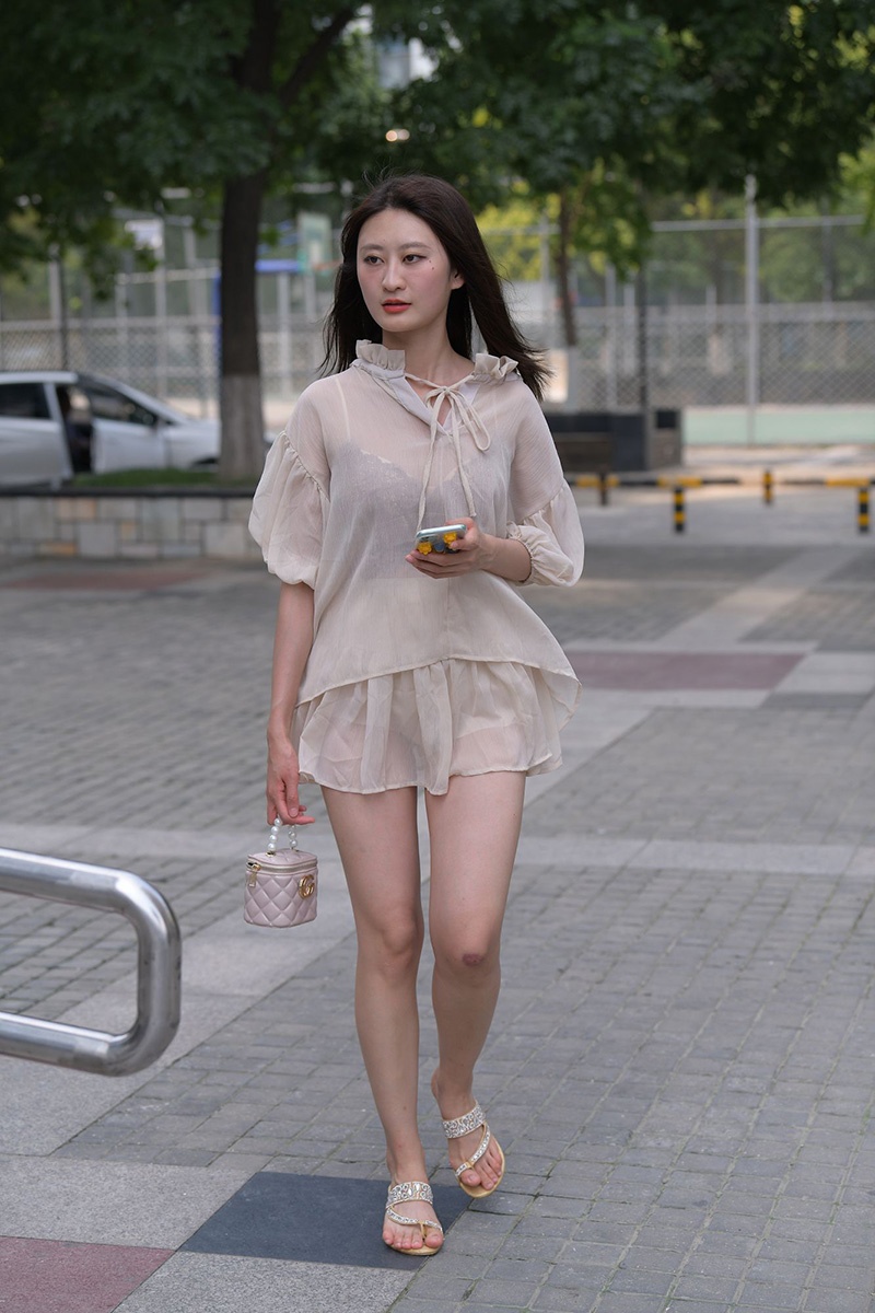 815.褐色纱裙美女图片视频