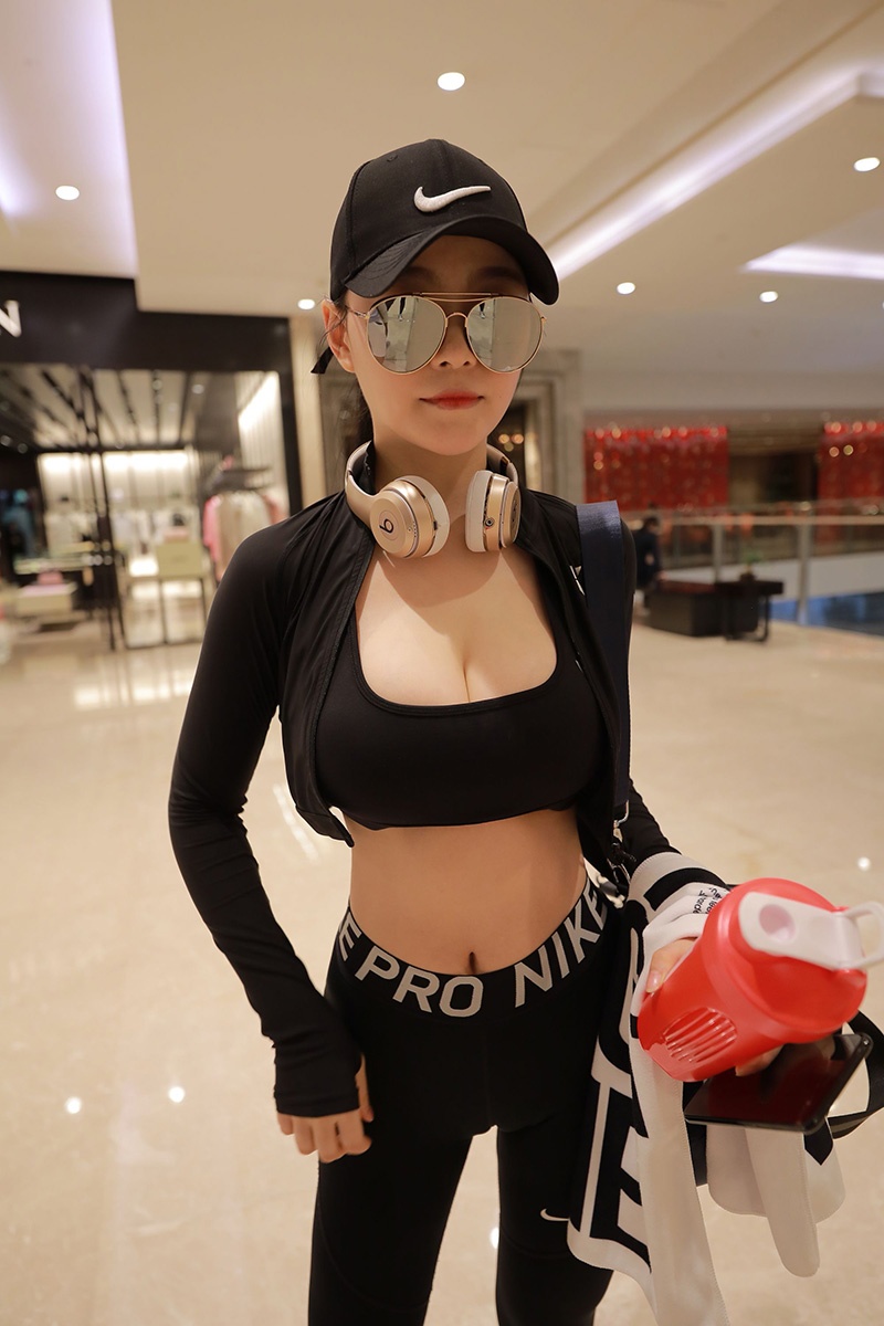 53.黑色瑜伽裤 极品女神的标杆图片视频预览图 2