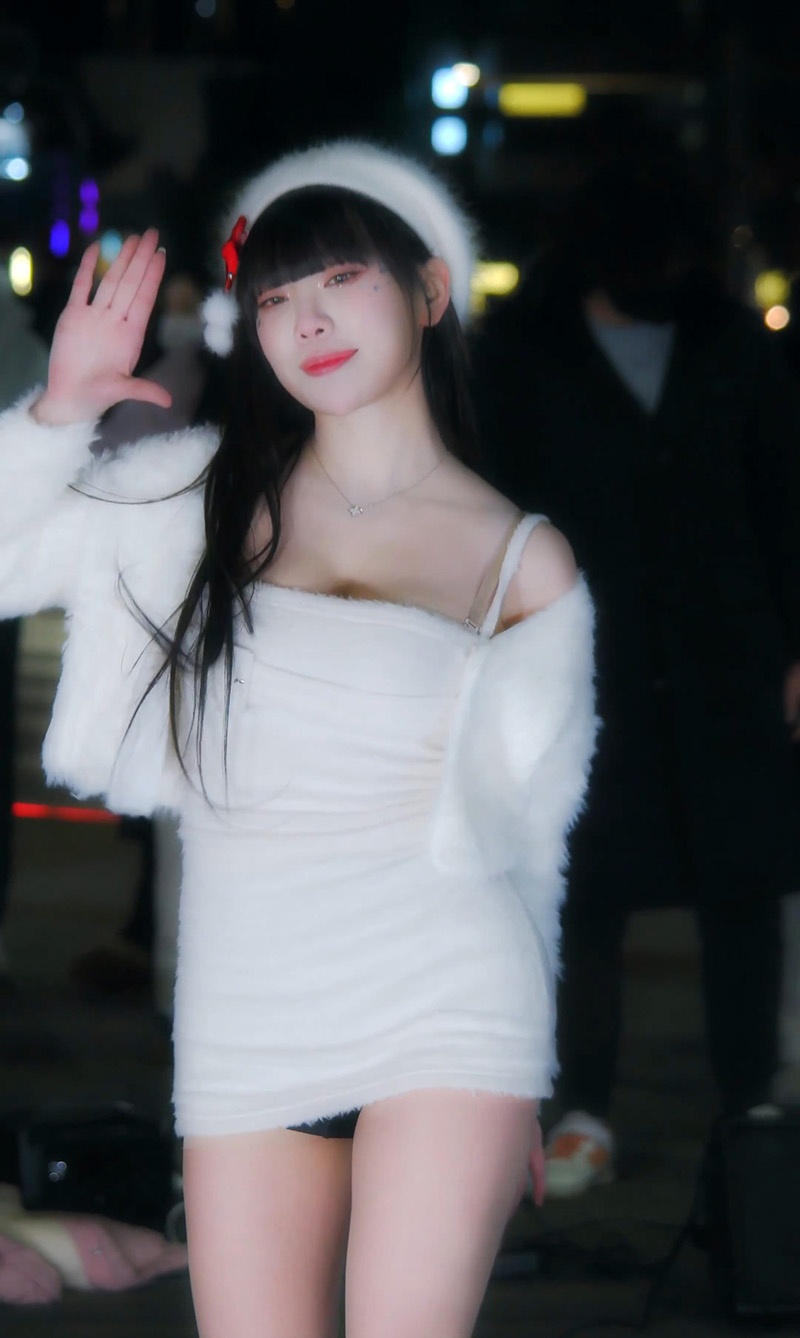221224杨桃 (Dami) - T-ara-Bo Peep Bo Peep街头热舞预览图 2