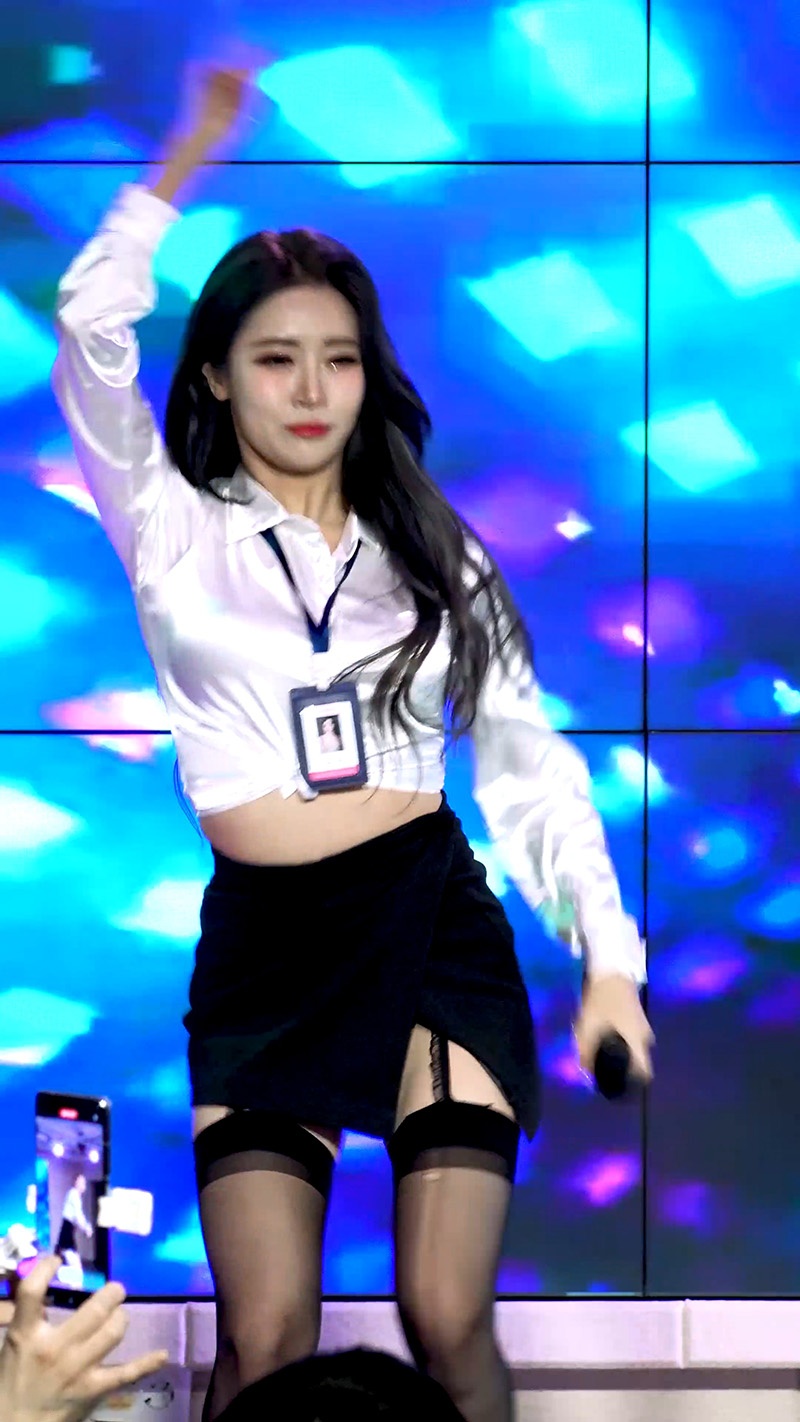 第二届单曲展新舞台服装Girl Crush Bomi热舞预览图 3