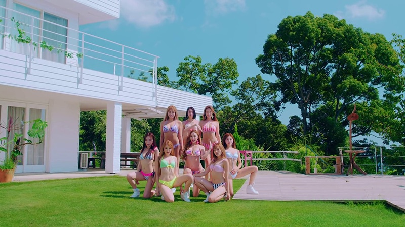 CYBERJAPAN DANCERS又酷又H比基尼MV「ASOBO-YO!」预览图 3