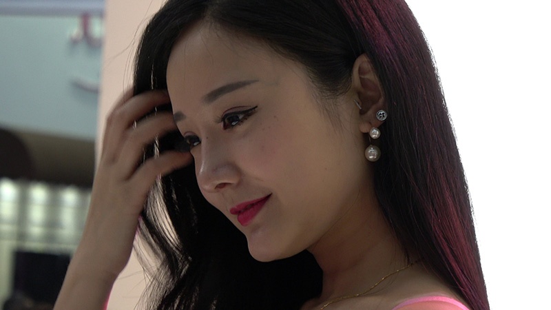 波涛汹涌的内衣美女模特