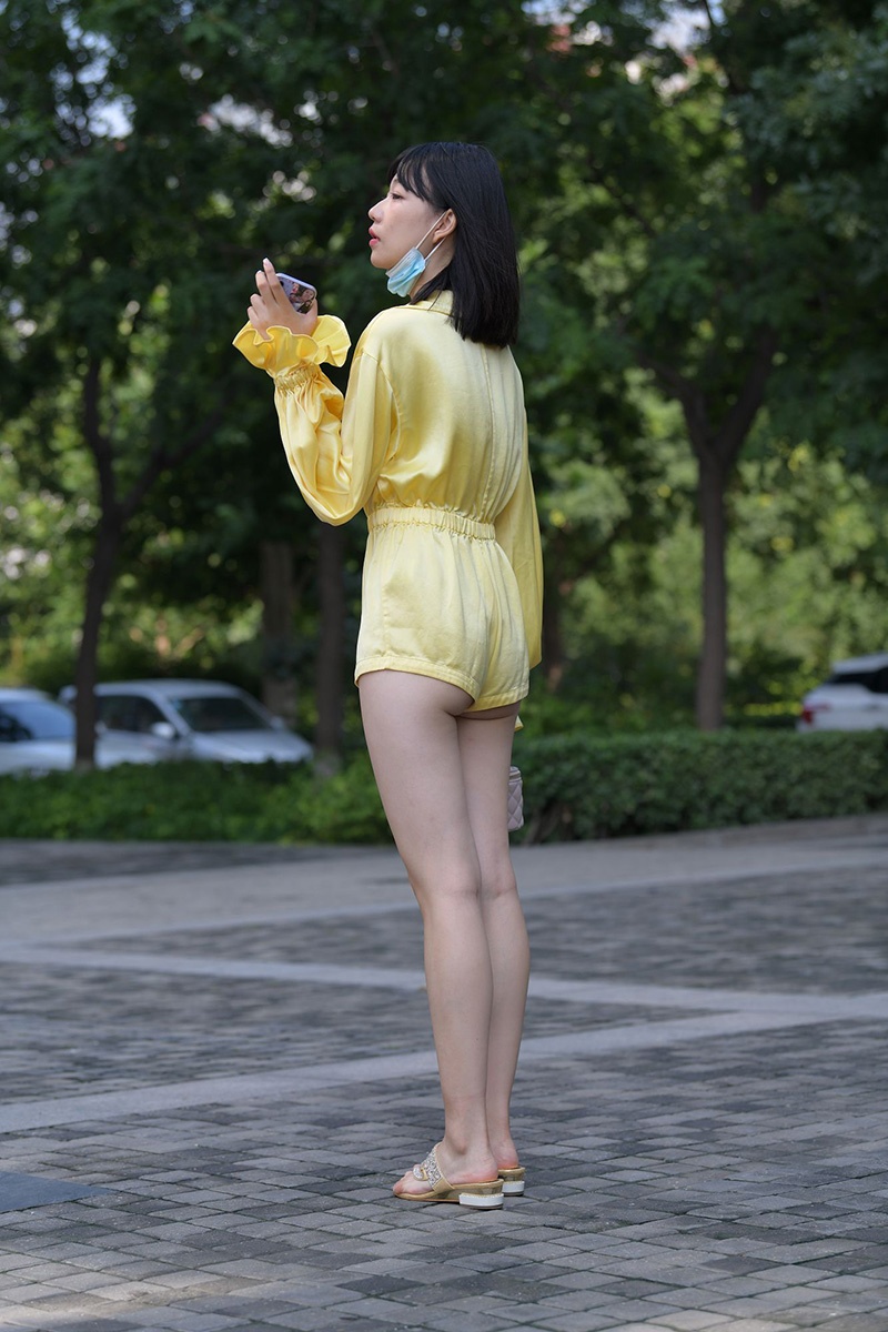 813.遛狗女孩图片视频
