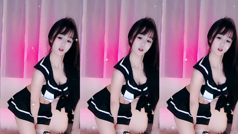 虎牙主播草莓小号密码房JK服热舞加长版