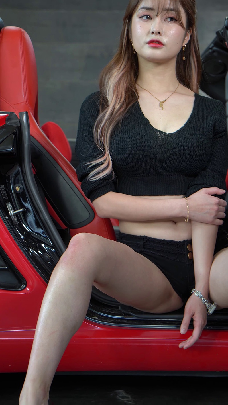 UMC车展赛车模特RAMI黑色热裤美腿