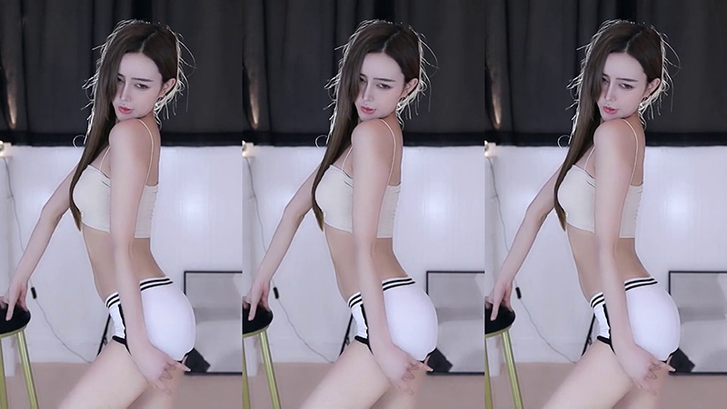 虎牙帝儿白色运动热裤抹胸表情舞预览图 3