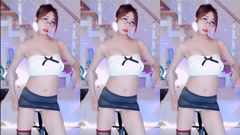 网易CC主播蜜小兔抹胸蓝色透视裙热舞预览图 4