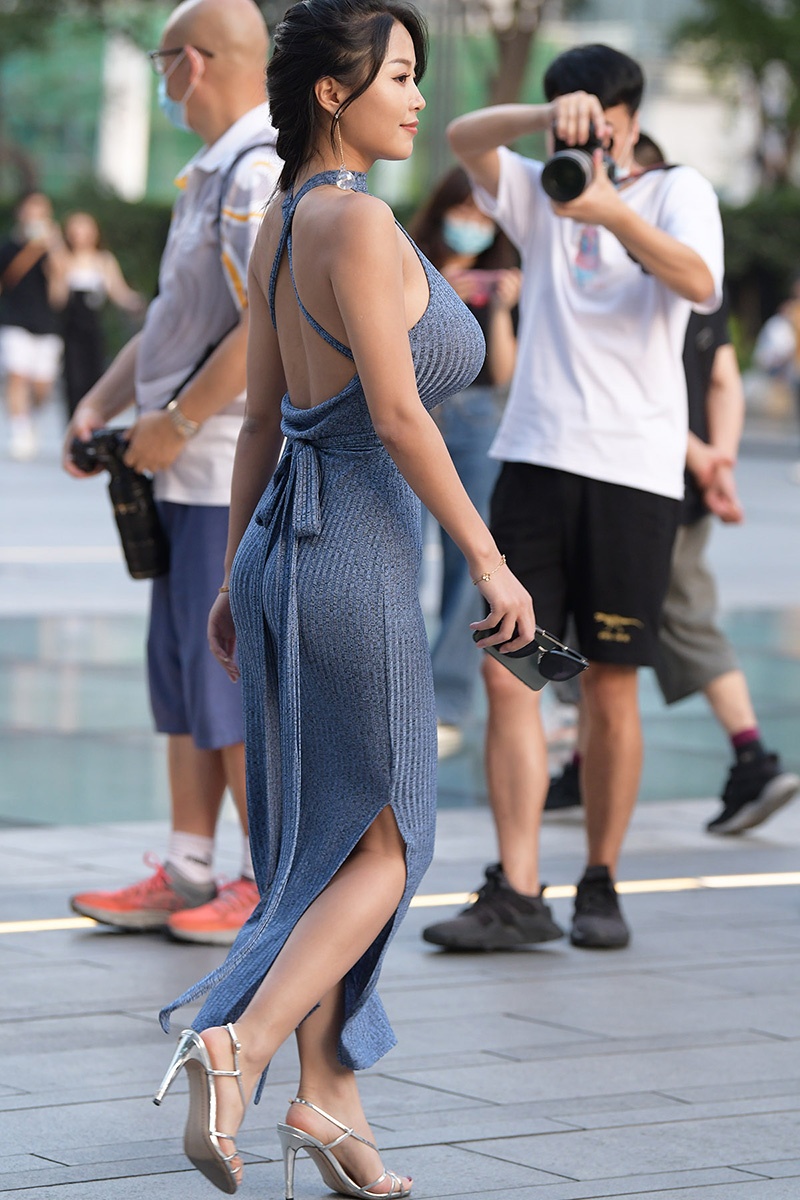 风满长裙微透美女预览图 3