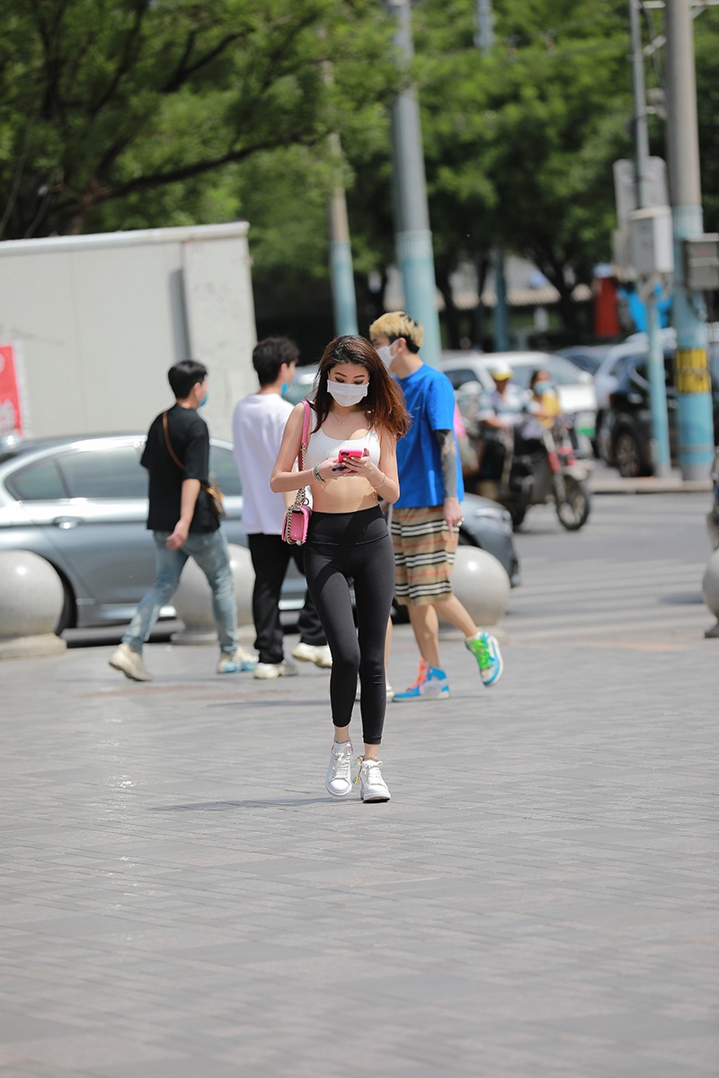 J1.黑色瑜伽小妹街拍套图