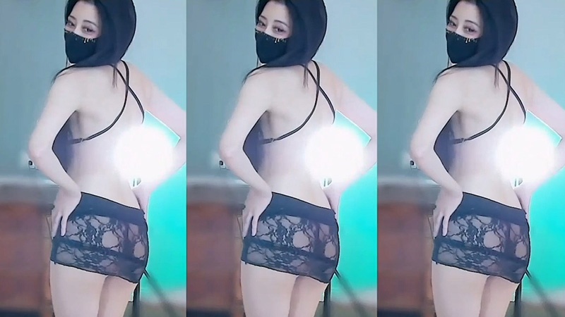 230203网易CC直播白妖妖定制薄纱透视丁字热舞预览图 3