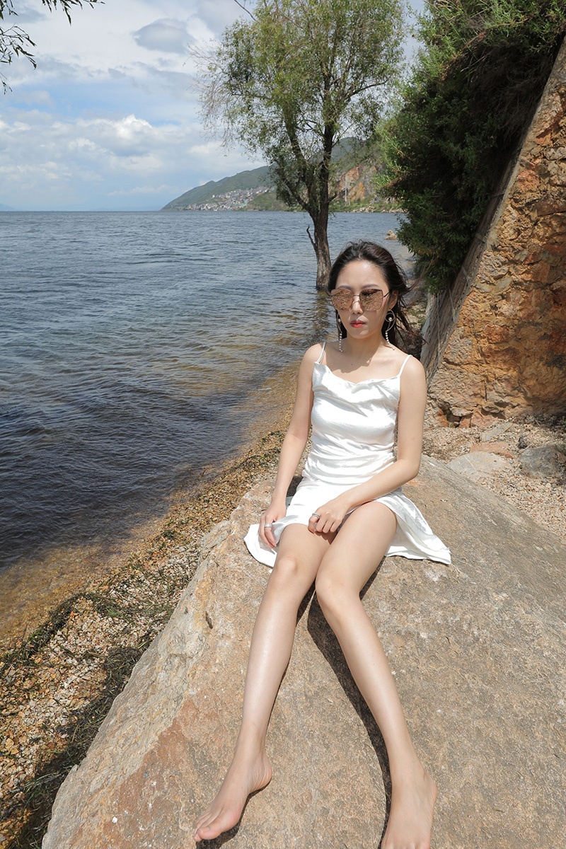 454.第一篇：海边的白裙女孩图片视频预览图 3