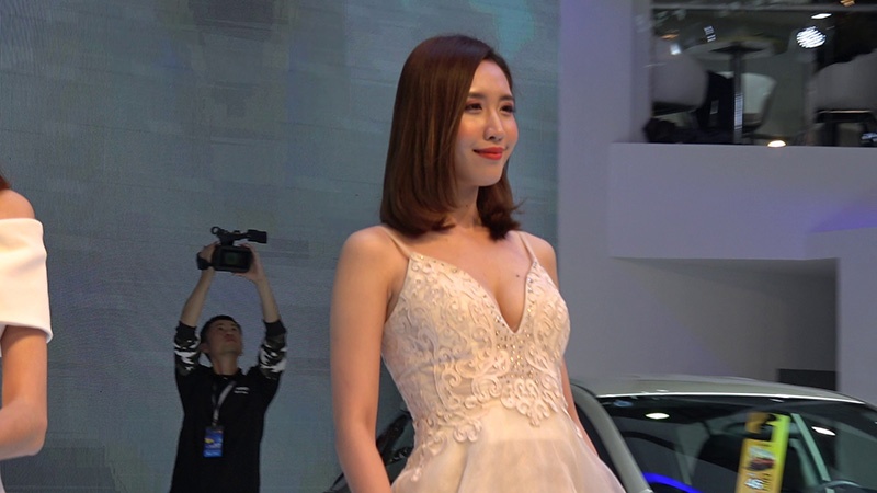丰田展台晚礼服美女车模走秀2则预览图 2