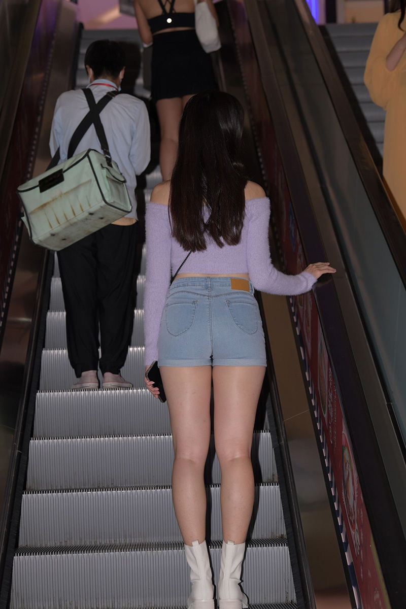 836.蓝色牛仔热裤美女图片