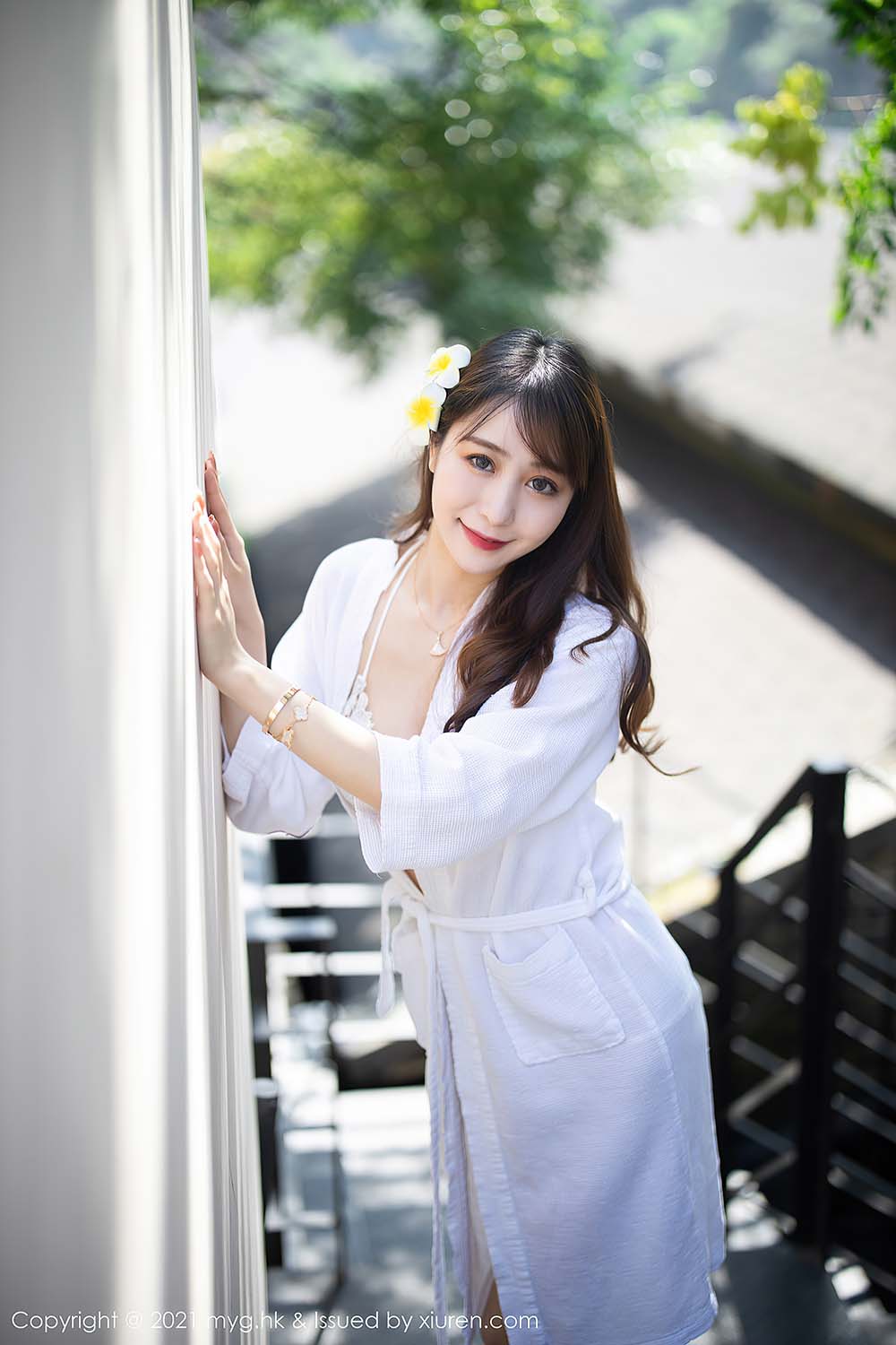 [MyGirl美媛馆] VOL.613 白色镂空服饰 水水er预览图 3