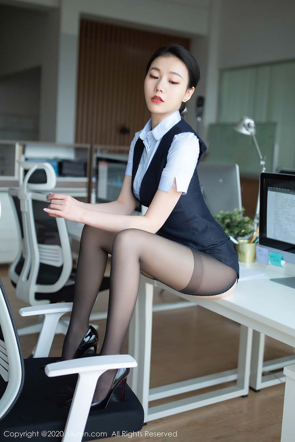 [Xiuren秀人网]XR20200803N02398 NO.2398 办公室秘书制服 安然Maleah预览图 3