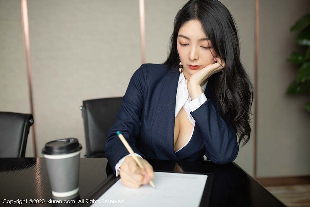 [Xiuren秀人网]XR20200312N02056 NO.2056 职业白领主题 Angela小热巴预览图 3
