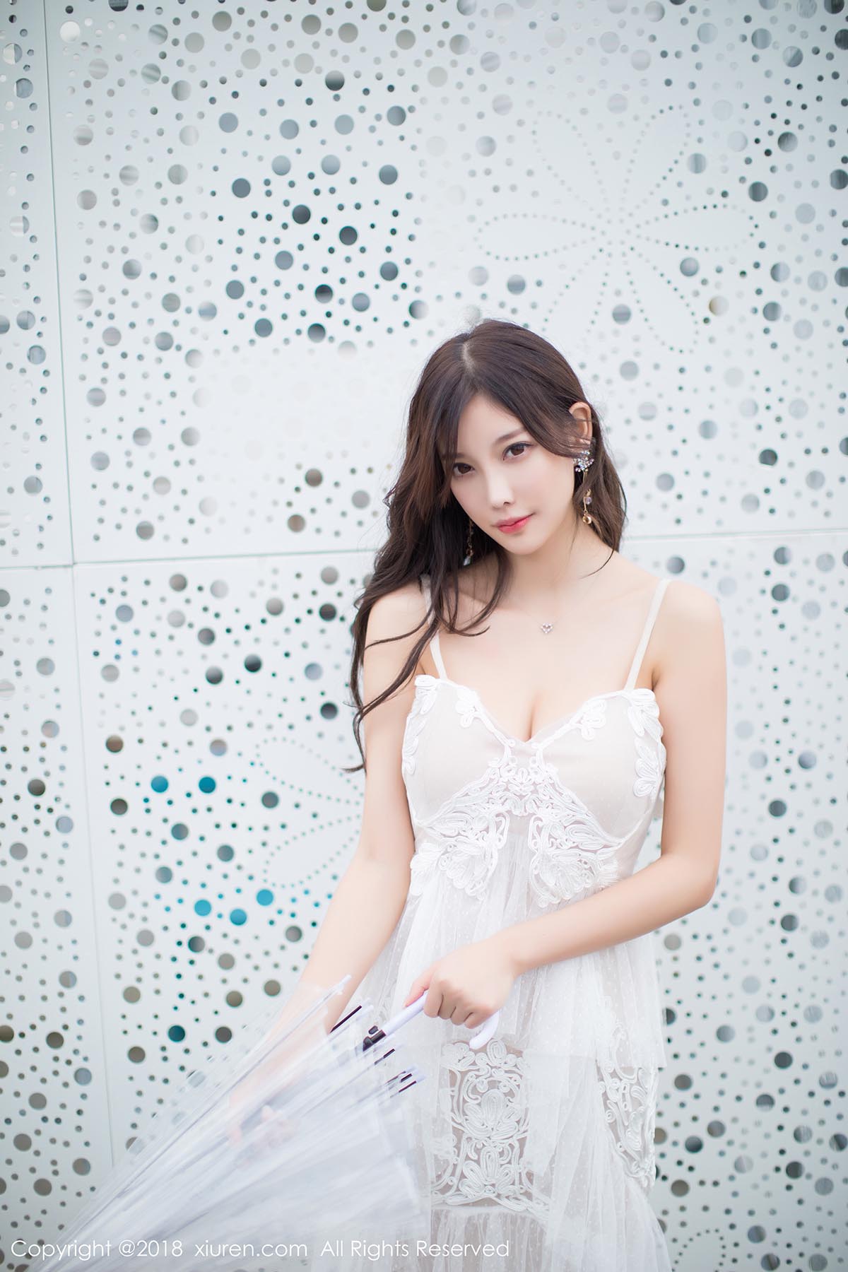 [Xiuren秀人网]XR20181229N01296 NO.1296 甜美新娘 黑丝女郎 杨晨晨sugar预览图 2