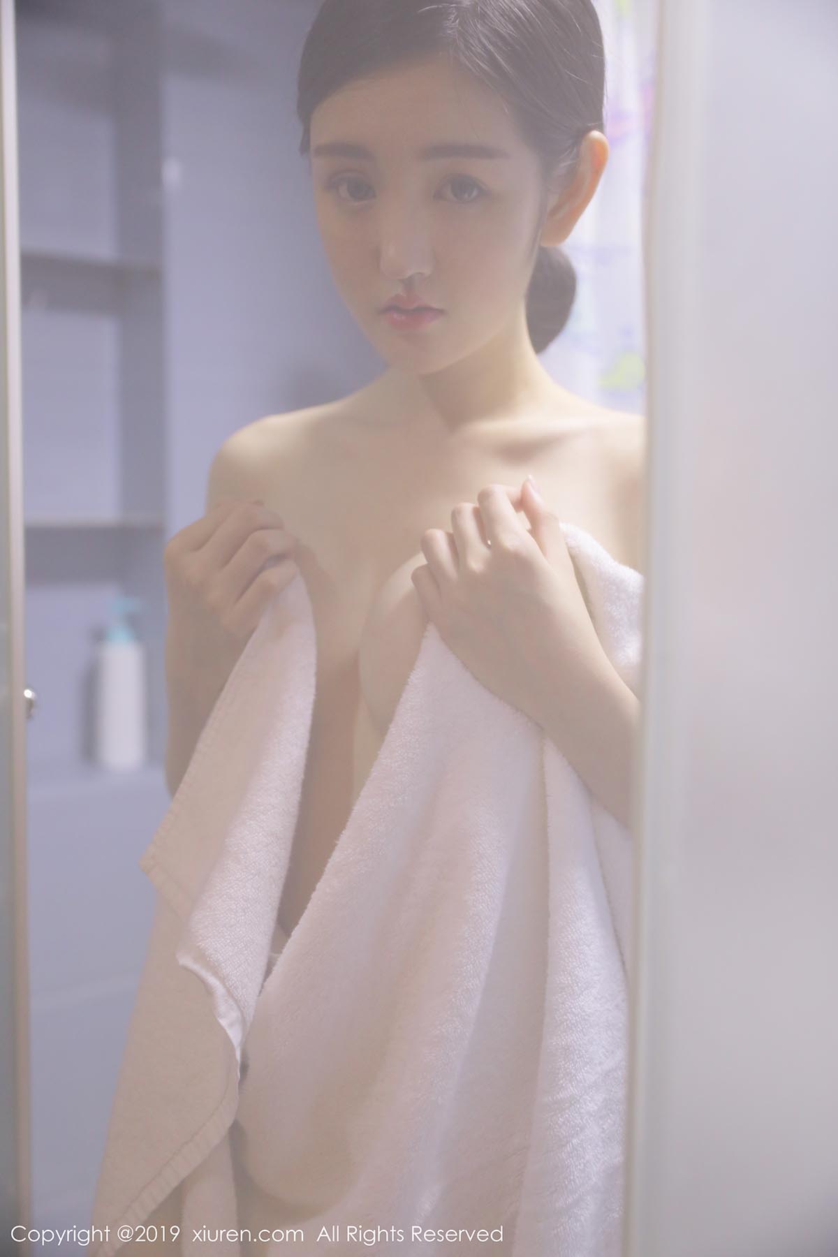 [Xiuren秀人网]XR20190514N01449 NO.1449 朦胧唯美且不失娇媚诱惑的柔情私房 沈梦瑶预览图 2