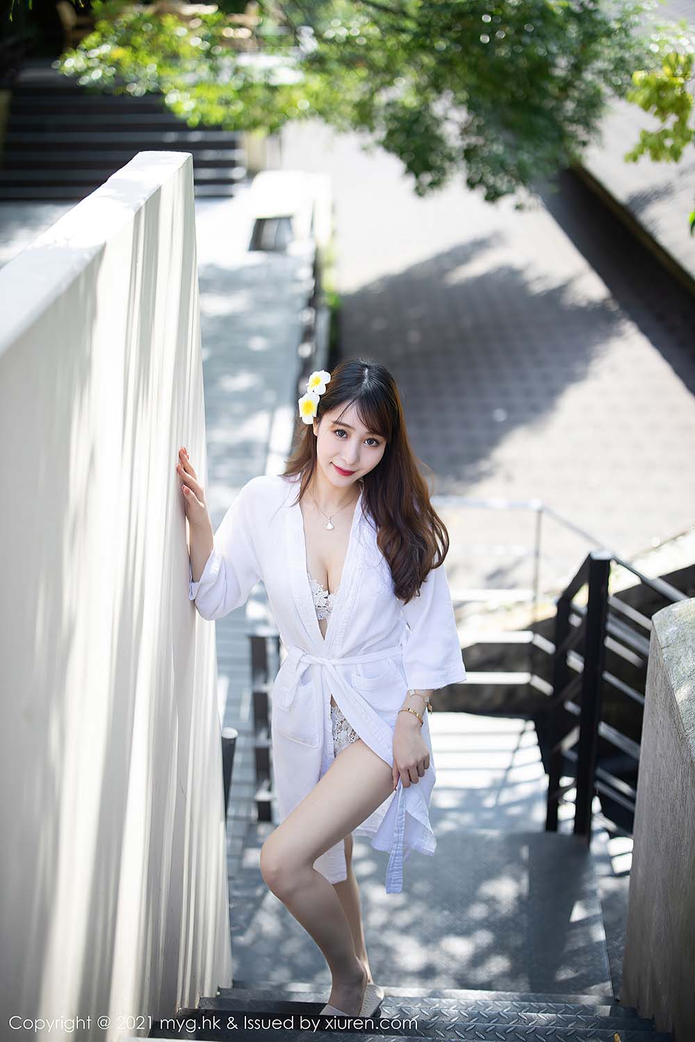 [MyGirl美媛馆] VOL.613 白色镂空服饰 水水er预览图 2