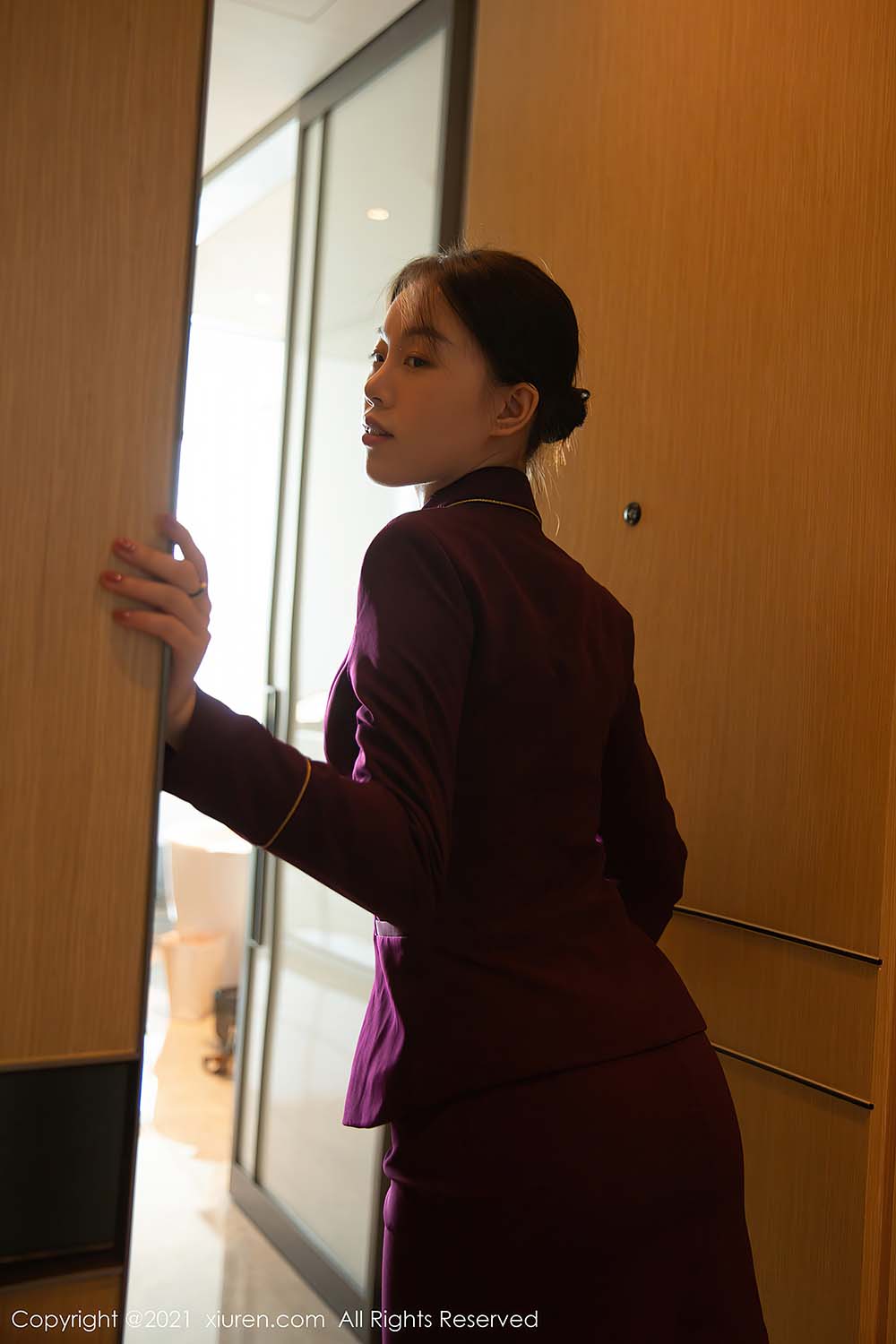 [Xiuren秀人网] NO.4191 空姐制服主题系列 一颗甜蛋黄a预览图 3