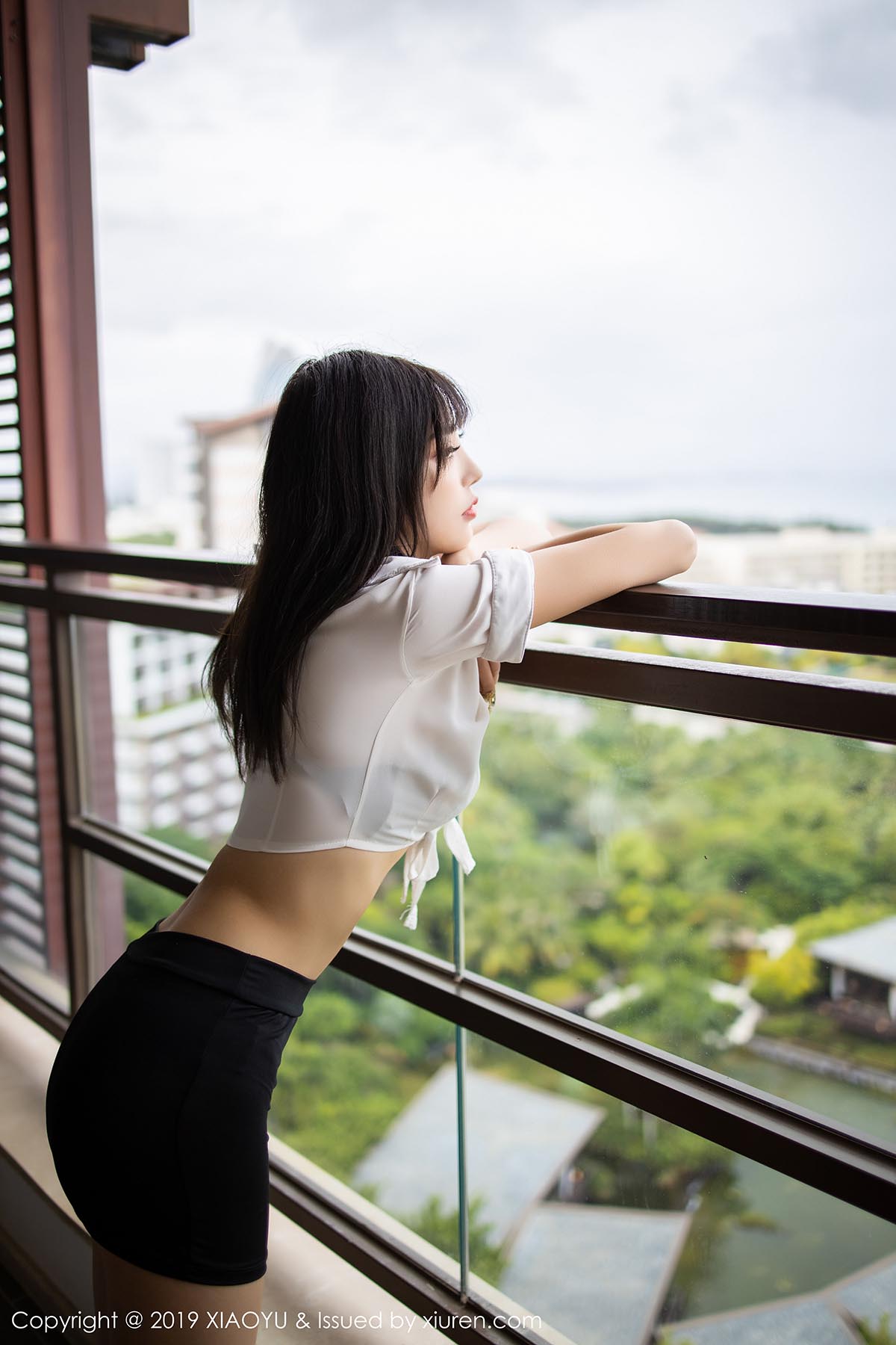 [XIAOYU语画界]YU20191213VOL0214 VOL.214 优雅的白衬衫与魅惑黑丝袜 杨晨晨sugar