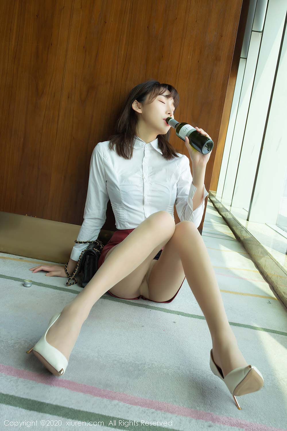 [Xiuren秀人网]XR20200731N02393 NO.2393 酒后女孩皮裙 陆萱萱预览图 2