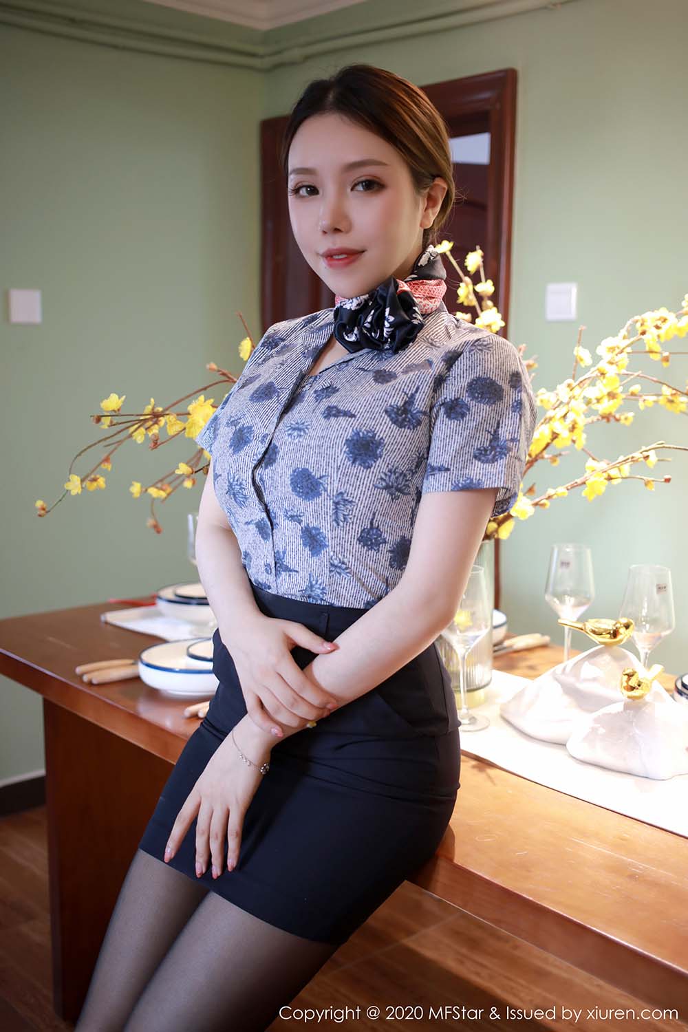 [MFStar模范学院]MF20200312VOL0286 VOL.286 与黑丝散发出的女性魅力 黄楽然