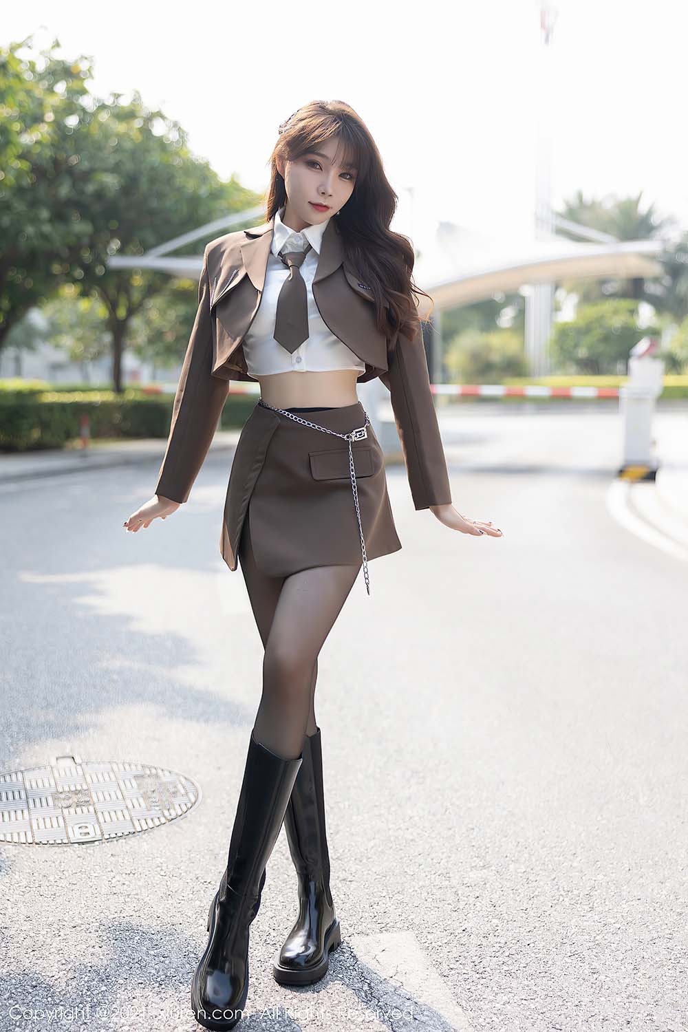 [Xiuren秀人网] NO.4299 性感黑丝娇柔妩媚 芝芝Booty