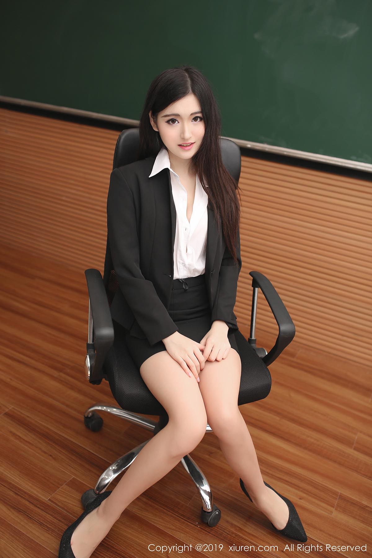 [Xiuren秀人网]XR20190531N01480 NO.1480 性感尺度大学物理楼露出 沈梦瑶
